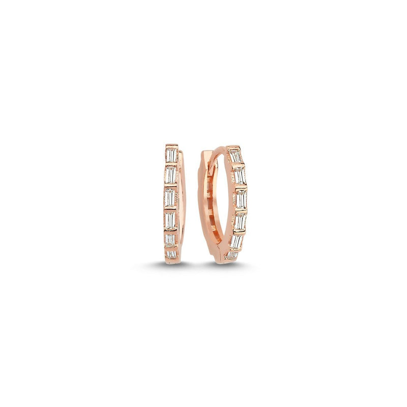 Huggie Hoops vs Hoop Earrings: Which Should You Buy? - Amorium Jewelry