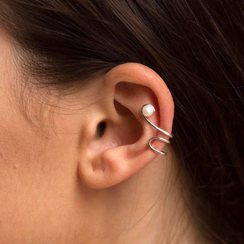 Pearl Cartilage Ear Cuff in Silver - amoriumjewelry